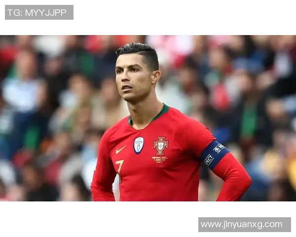 足球明星化身普通路人甲街头挑战引发粉丝热议与欢笑