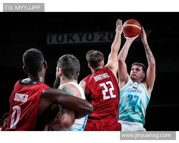 男篮红队迎战德国队全力争胜展现实力与团队合作精神