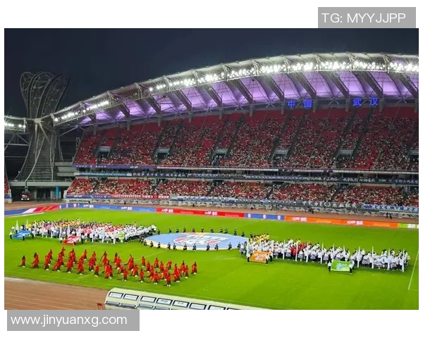 国际足球明星齐聚武汉激情对决引发球迷热潮